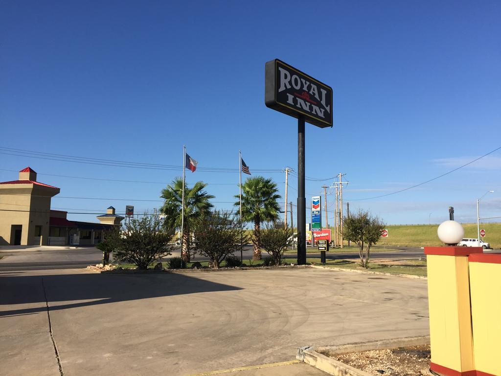 Royal Inn Pearsall Exteriér fotografie